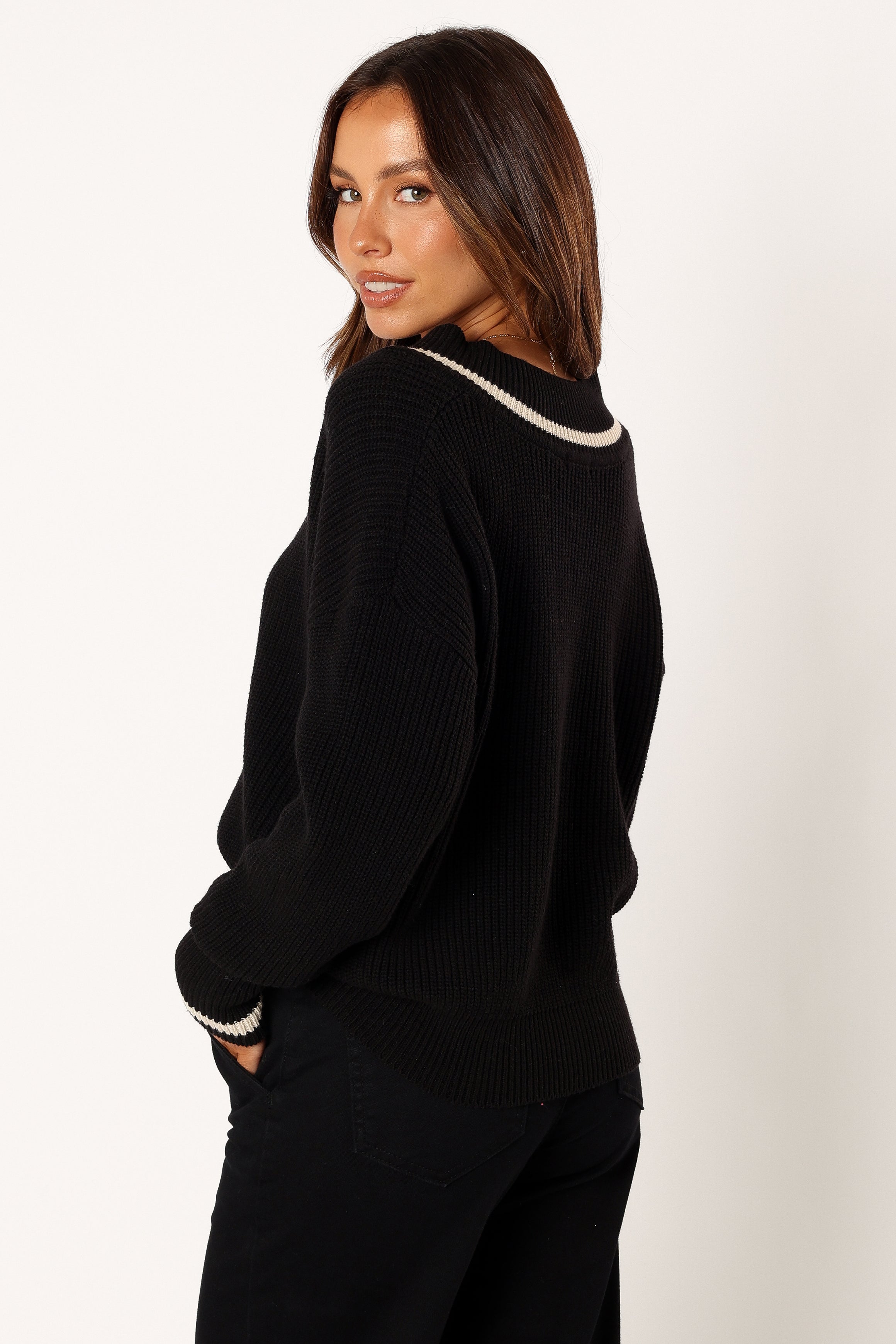 Dominique Contrast Vneck Knit Sweater - Black/Cream